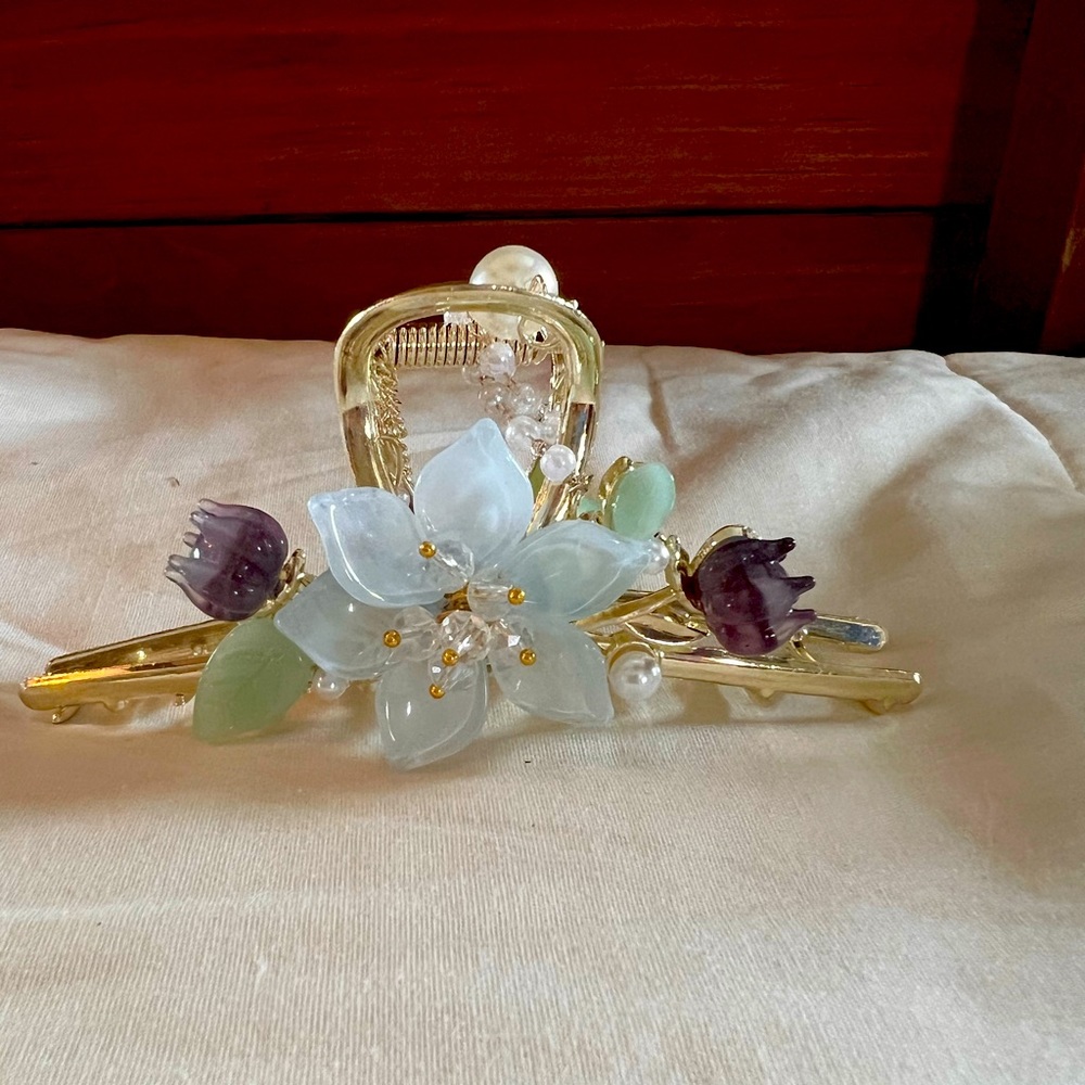 Gold Tone Flower Hair Clip